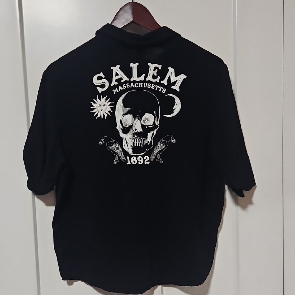 Hot Topic Salem Massachusetts Moon and Sun Graphic Shirt Size M